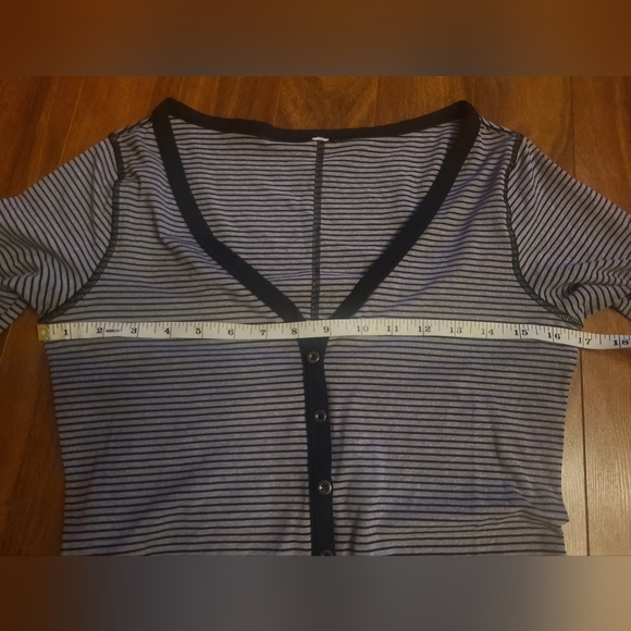 Lululemon awesoma henley - Picture 8 of 8